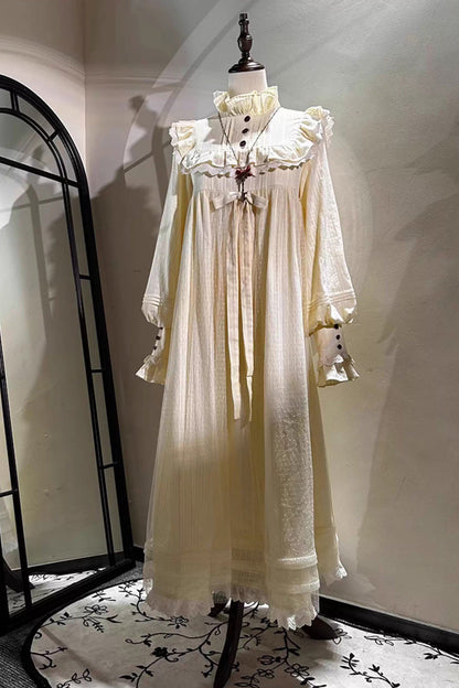 Subtly Elegant Dress with a Refined Vintage Look