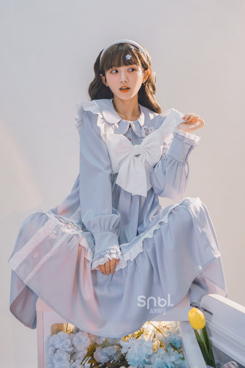 Finely Styled Dress with a Classic Vintage Look