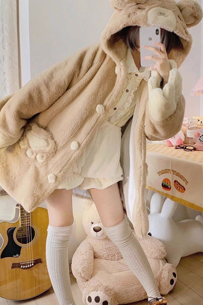 Subtly Elegant Coat with a Refined Vintage Look