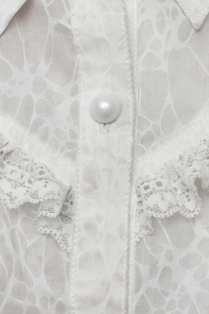 Sophisticated Blouse with a Clean Classic Look
