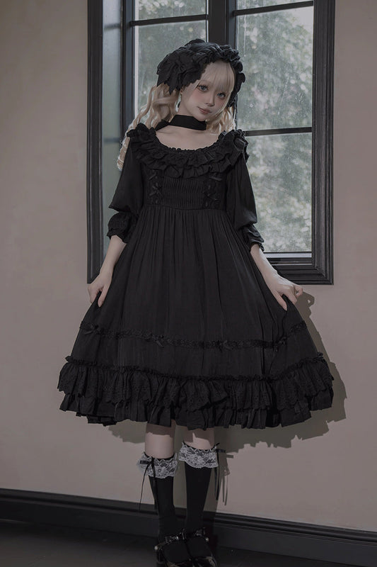 Beautifully Finished Dress in a Timeless Design
