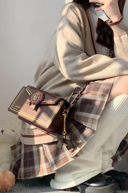 Finely Styled Bag with a Classic Vintage Look