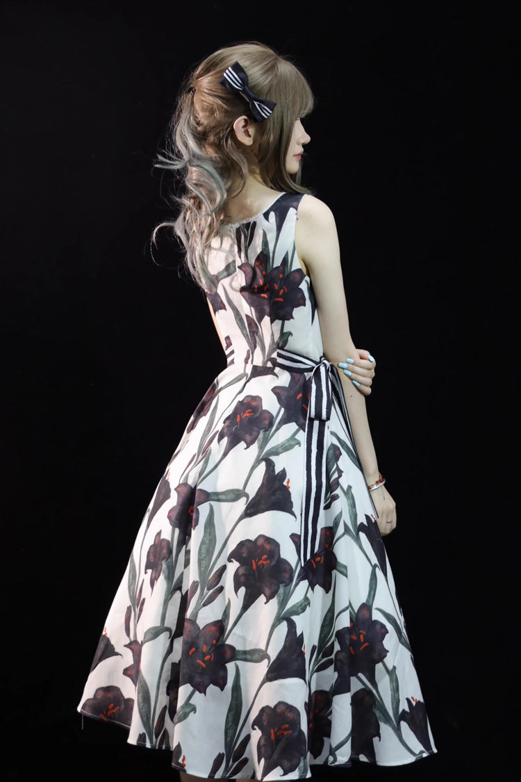 Finely Styled Dress with a Classic Vintage Look