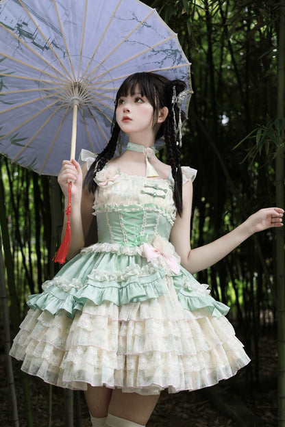 Finely Styled Dress with a Classic Vintage Look