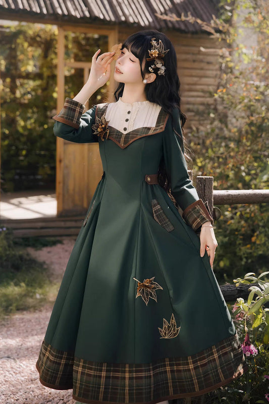 Classic Vintage Dress with a Flattering Fit