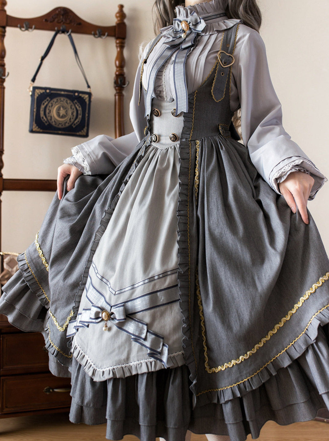 Wears Letter Ruffle Ribbon Cape Suit