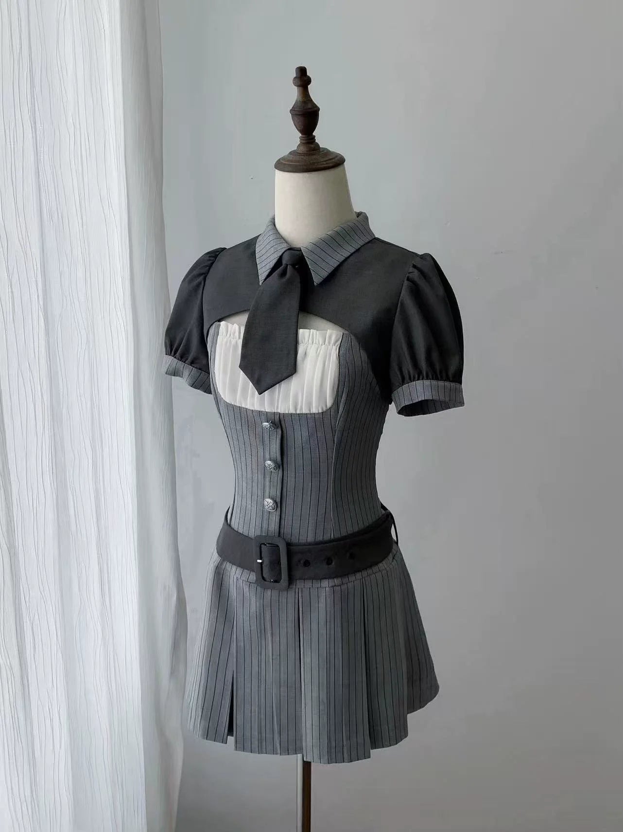 [pre-order Deadline: April 15] Gray Pinstripe Tie Collar Short Jacket Dress Full Set + Jewel Casquette