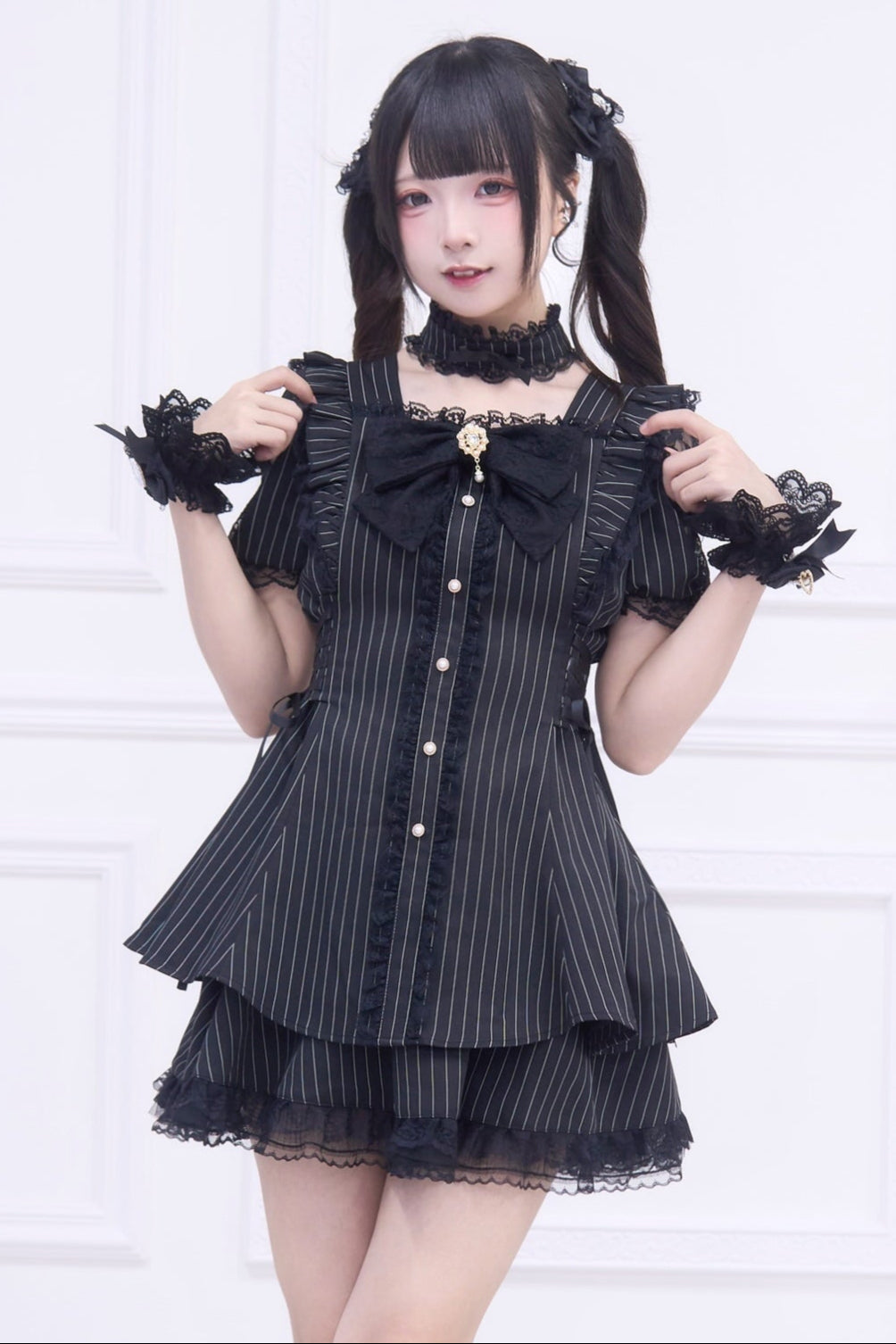 Jirai Stripe Lace Puff Sleeve Top + Short Skirt