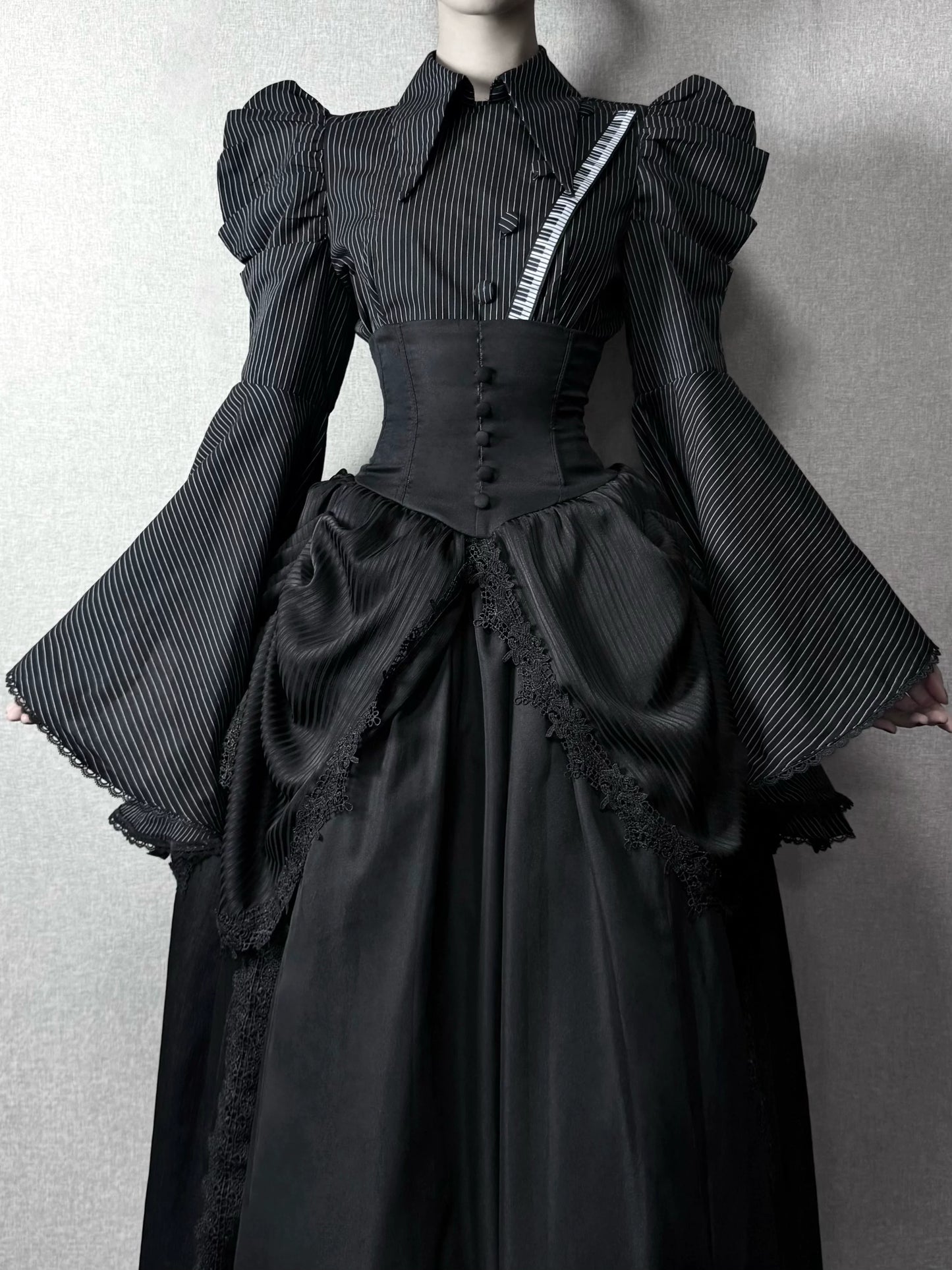 [pre-order Deadline: April 13] Piano Stripe Gothic Lolita Volume Puff Flare Sleeve Shirt Type A/b