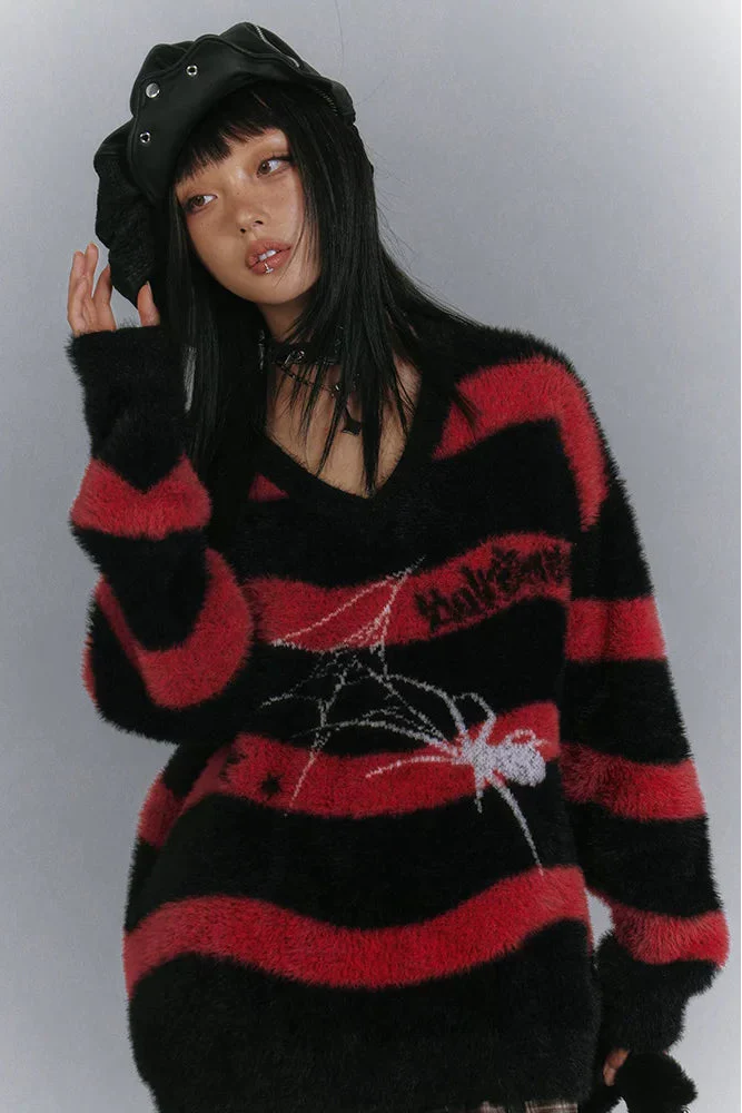 Border Loose Dark Spider Top