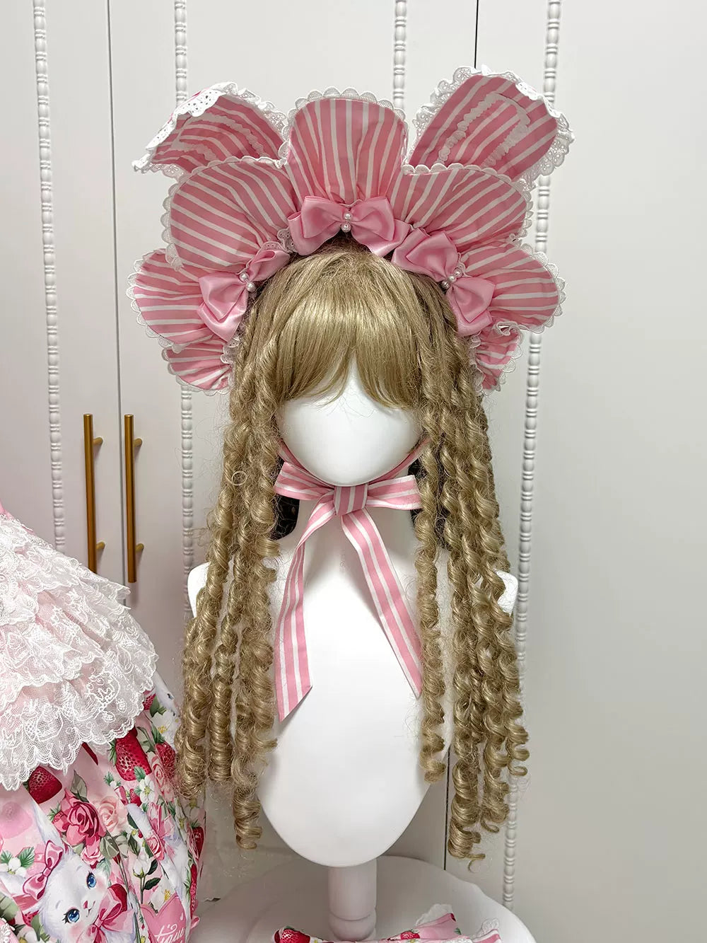 [pre-order Deadline: April 29] Strawberry Rabbit Print Lace Ribbon Sweet Dress + Complete Set