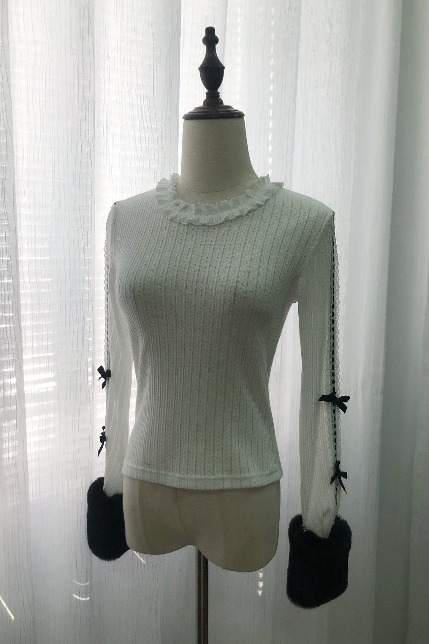 [reservation Deadline February 7th] Retro Check Black Fur Cape + Skirt + Inner Top