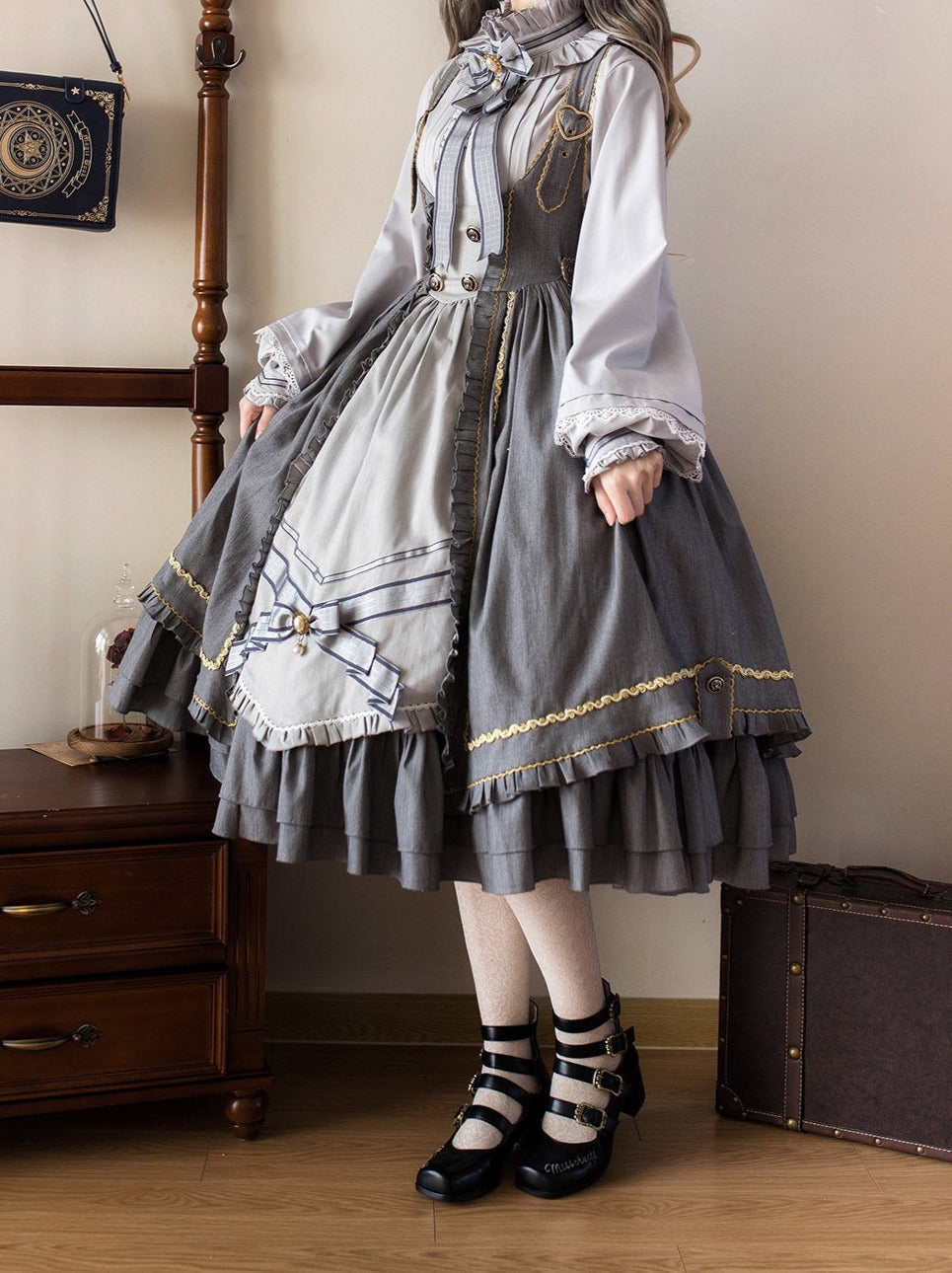Wears Letter Ruffle Ribbon Cape Suit