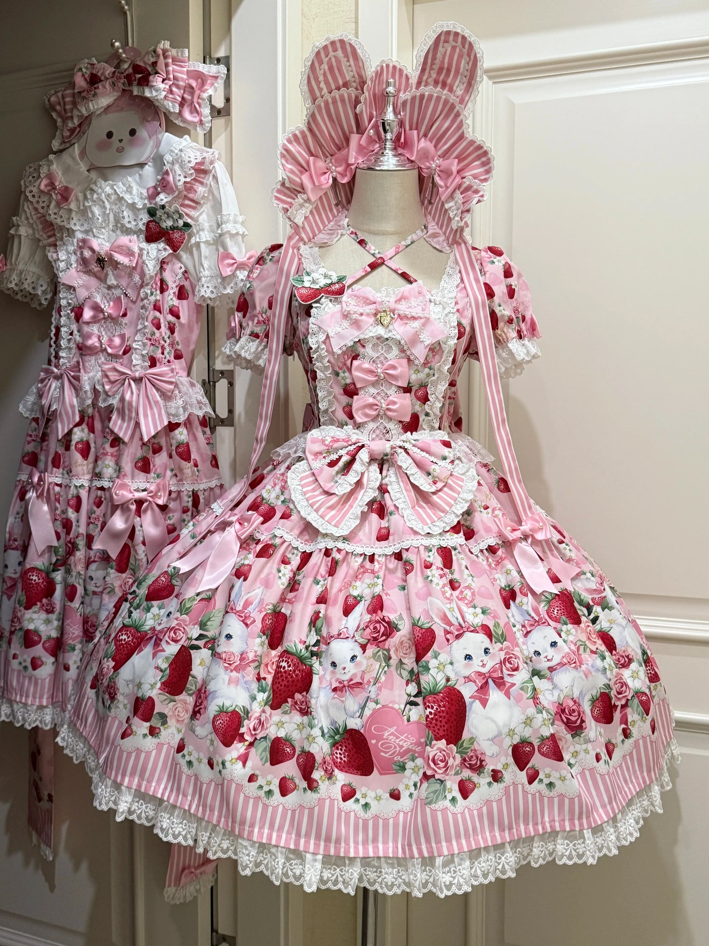 [pre-order Deadline: April 29] Strawberry Rabbit Print Lace Ribbon Sweet Dress + Complete Set
