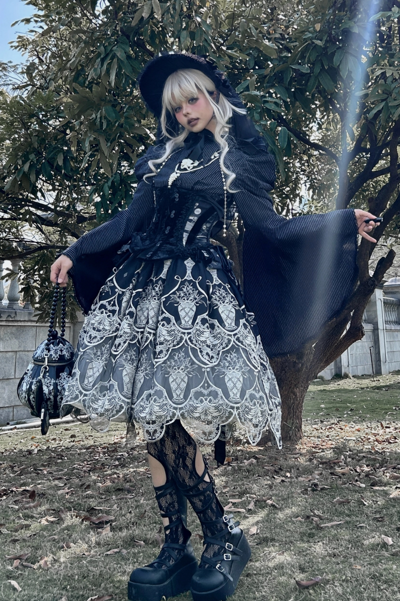 [pre-order Deadline: April 13] Piano Stripe Gothic Lolita Volume Puff Flare Sleeve Shirt Type A/b