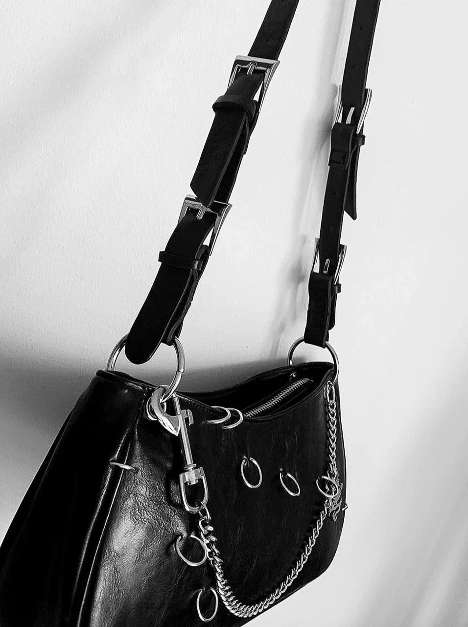 Retro Punk Metal Ring Chain Oil Wax Leather Bag