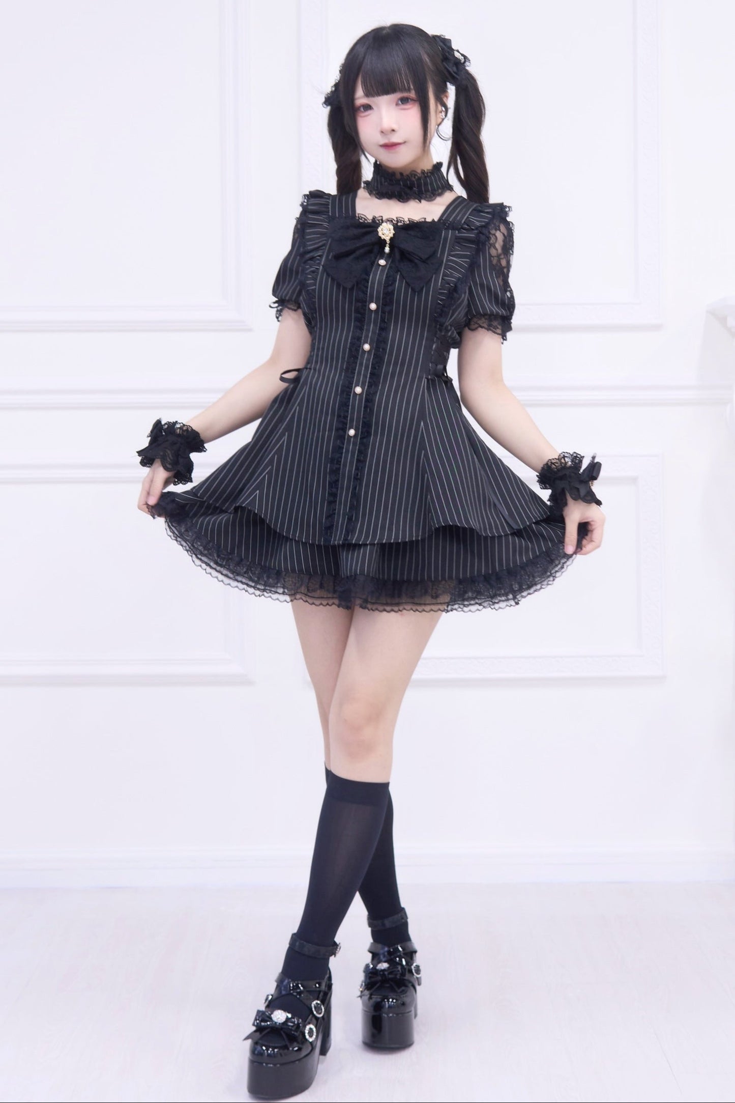 Jirai Stripe Lace Puff Sleeve Top + Short Skirt