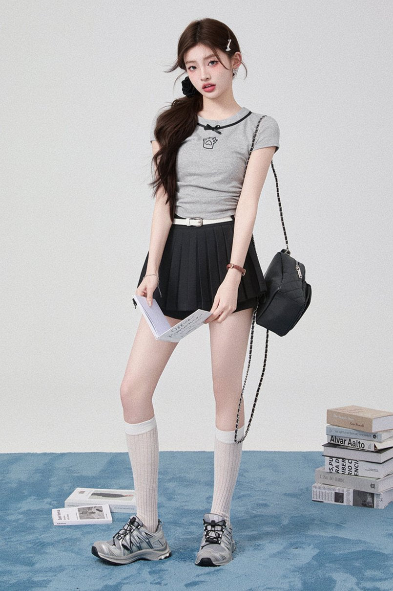 Color Cat Paw T-shirt + Short Skirt + Black Pleated Culottes