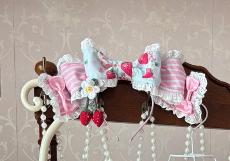 [pre-order Deadline: April 29] Strawberry Rabbit Print Lace Ribbon Sweet Dress + Complete Set
