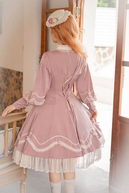 Classic Vintage Dress with a Flattering Fit