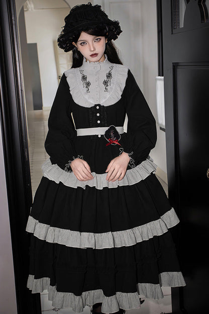 Subtly Elegant Dress with a Refined Vintage Look