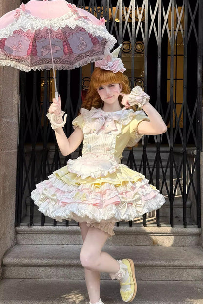 Finely Styled Dress with a Classic Vintage Look