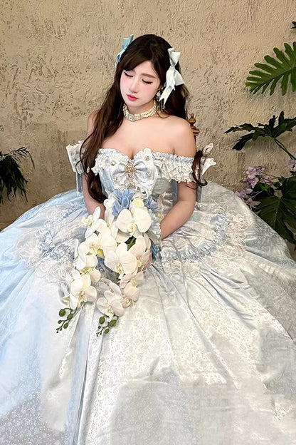 Beautifully Finished Dress in a Timeless Design