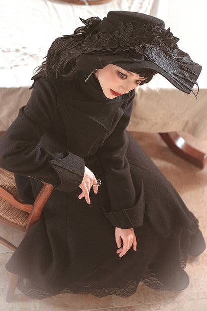 Finely Styled Coat with a Classic Vintage Look
