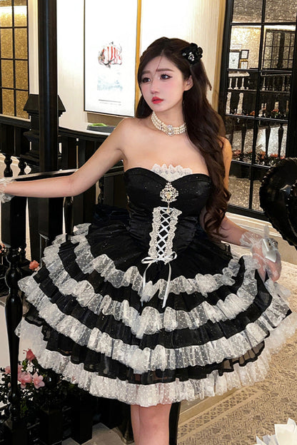 Beautifully Finished Dress in a Timeless Design