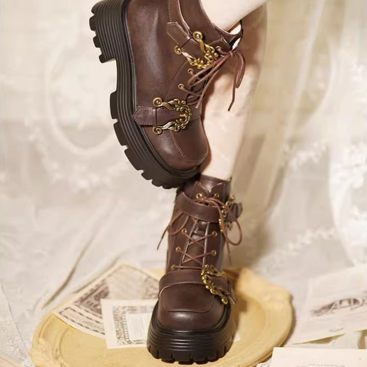 Effortlessly Elegant Boots with a Timeless Design