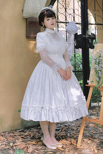 Beautifully Finished Dress in a Timeless Design