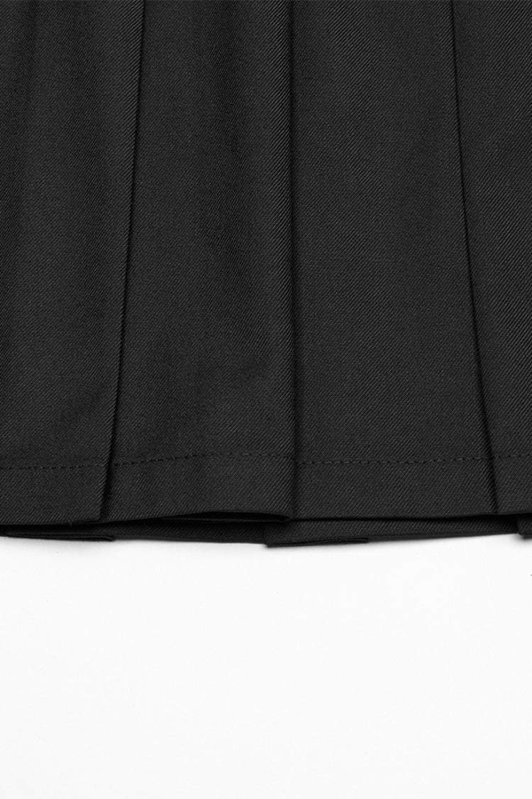 Casually Elegant Garment with a Refined Edge