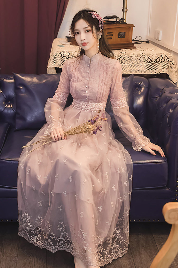 Finely Styled Dress with a Classic Vintage Look