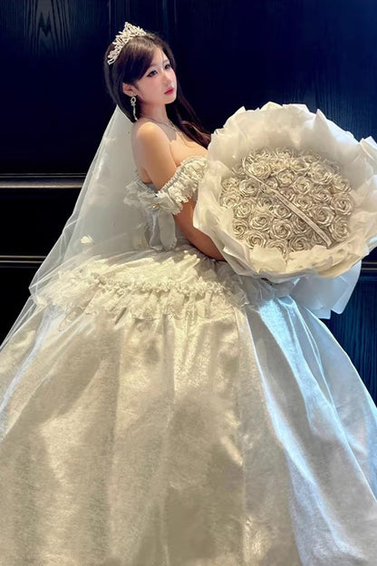 Subtly Elegant Dress with a Refined Vintage Look