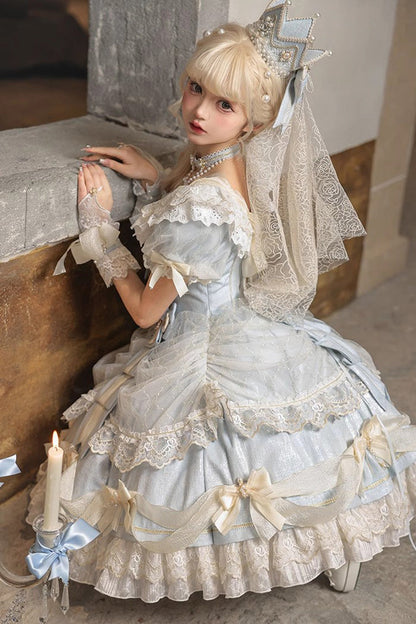 Finely Styled Dress with a Classic Vintage Look