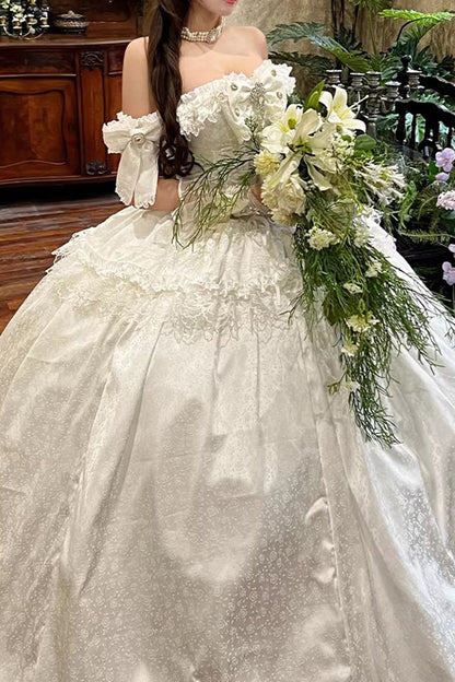 Subtly Elegant Dress with a Refined Vintage Look
