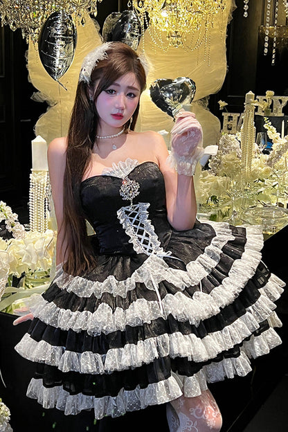 Beautifully Finished Dress in a Timeless Design