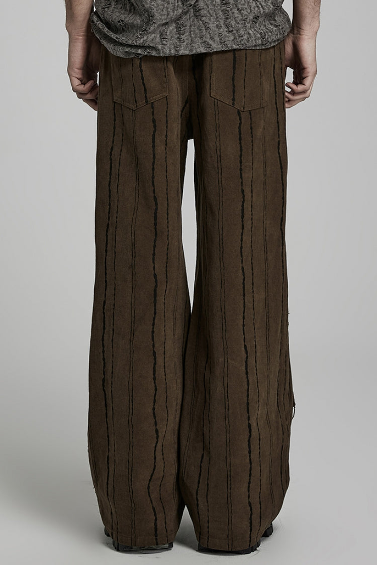 Effortlessly Elegant Pants with a Timeless Design
