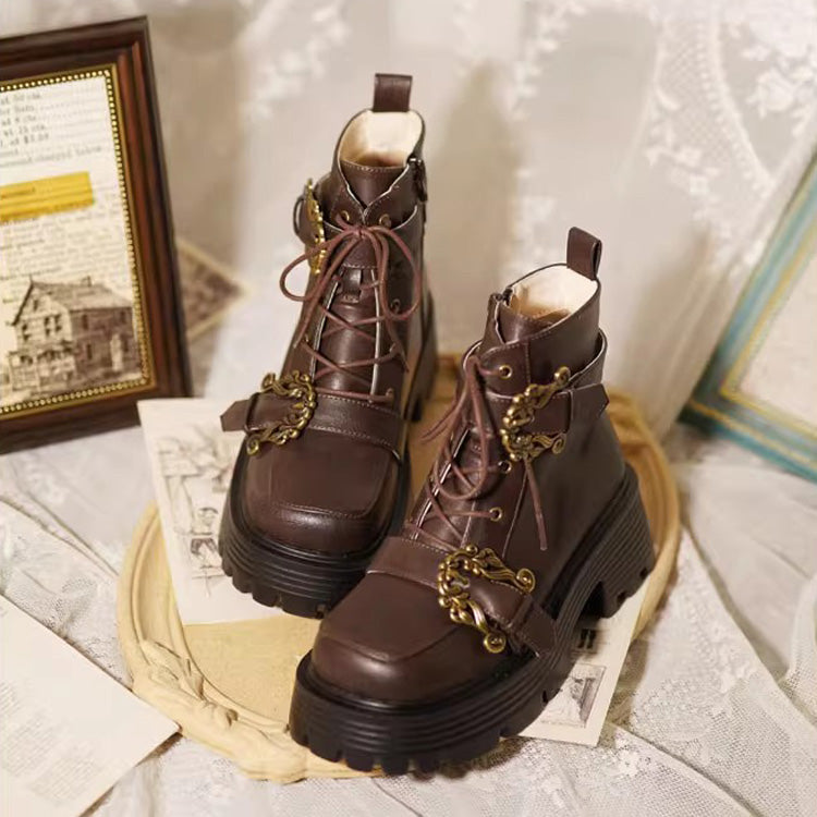 Effortlessly Elegant Boots with a Timeless Design