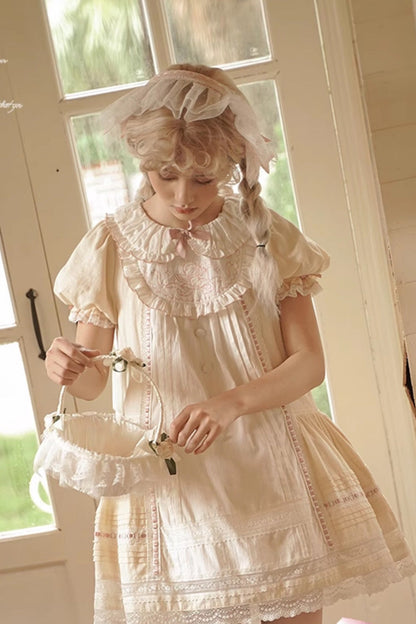 Finely Styled Dress with a Classic Vintage Look