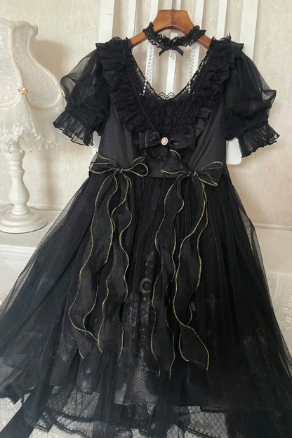 Subtly Elegant Dress with a Refined Vintage Look
