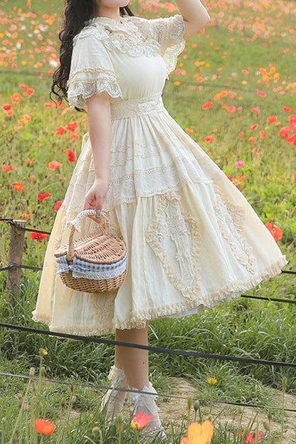 Classic Vintage Dress with a Flattering Fit