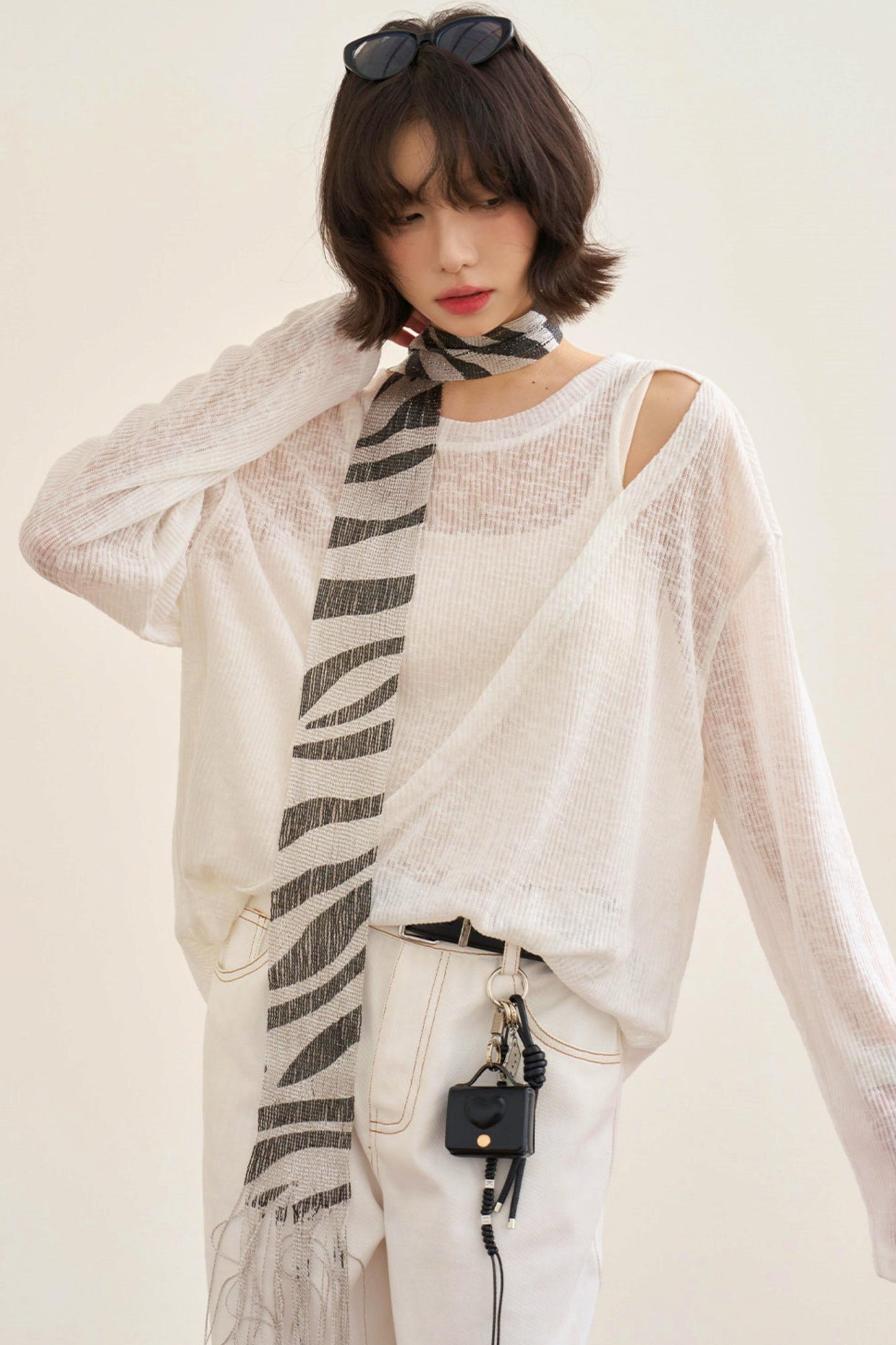 Mode Sheer Loose Off-shoulder Top