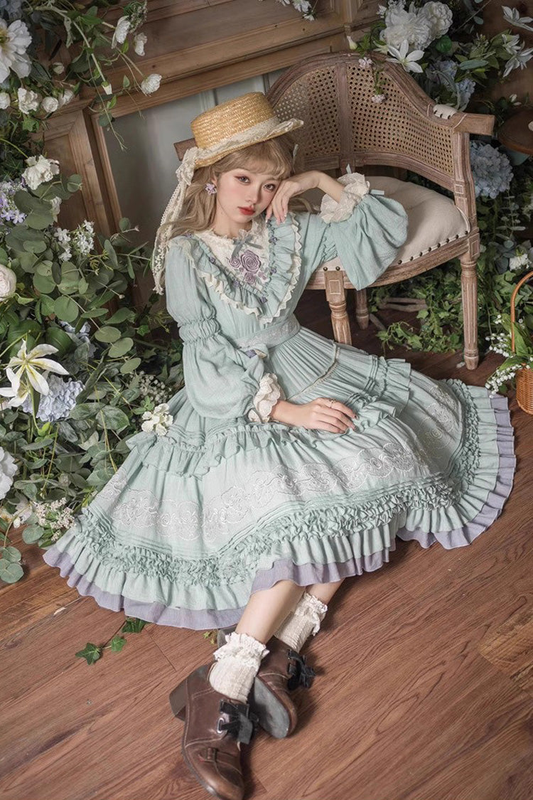 Classic Vintage Dress with a Flattering Fit