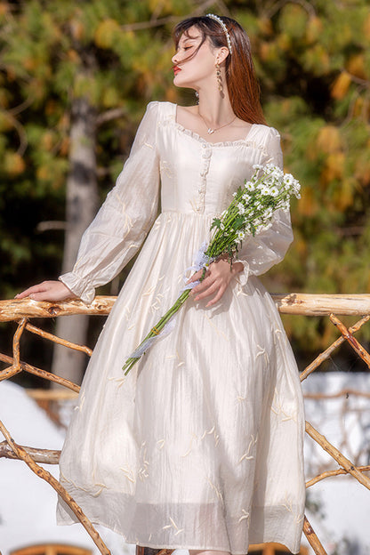 Classic Vintage Dress with a Flattering Fit