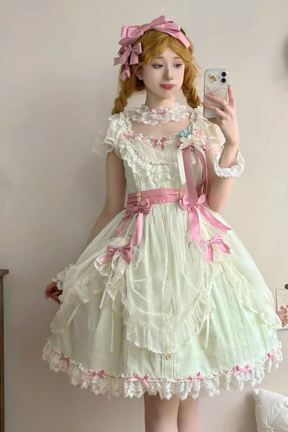 Finely Styled Dress with a Classic Vintage Look