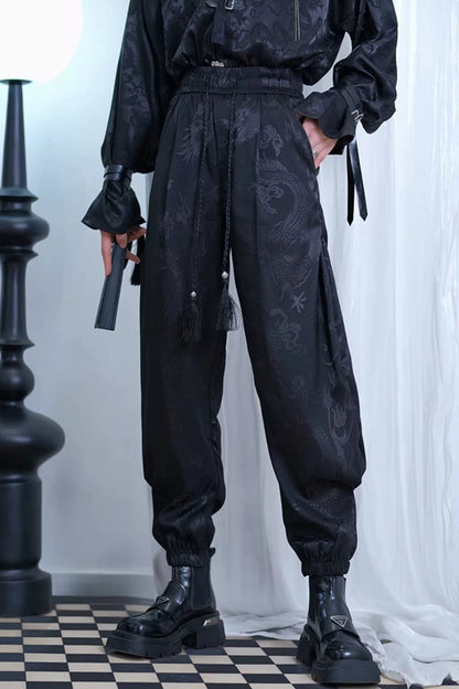 Effortlessly Elegant Pants with a Timeless Design