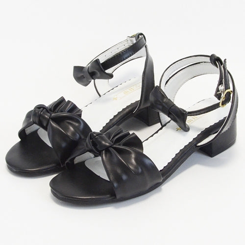 Casually Elegant Sandals with a Refined Edge