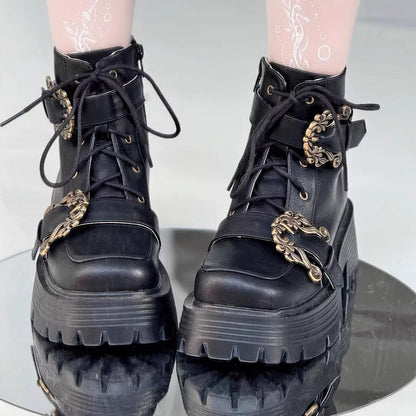 Effortlessly Elegant Boots with a Timeless Design