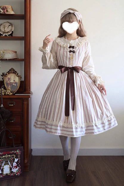 Subtly Elegant Dress with a Refined Vintage Look